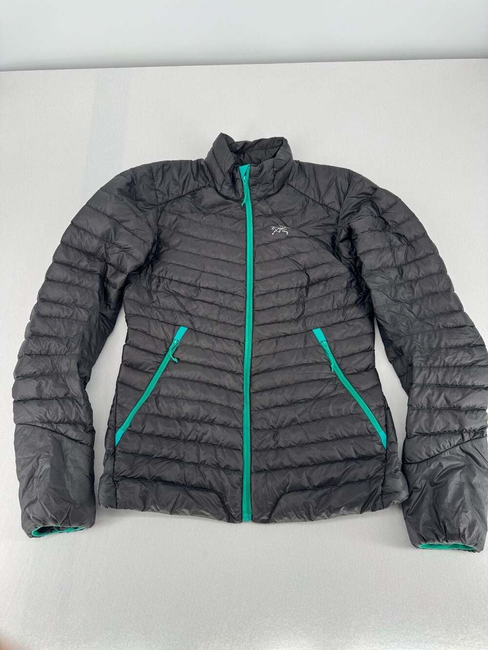 Arc'teryx Women's Quilted Full Zip Puffer Jacket Black with Teal Zippers - Picture 3 of 10